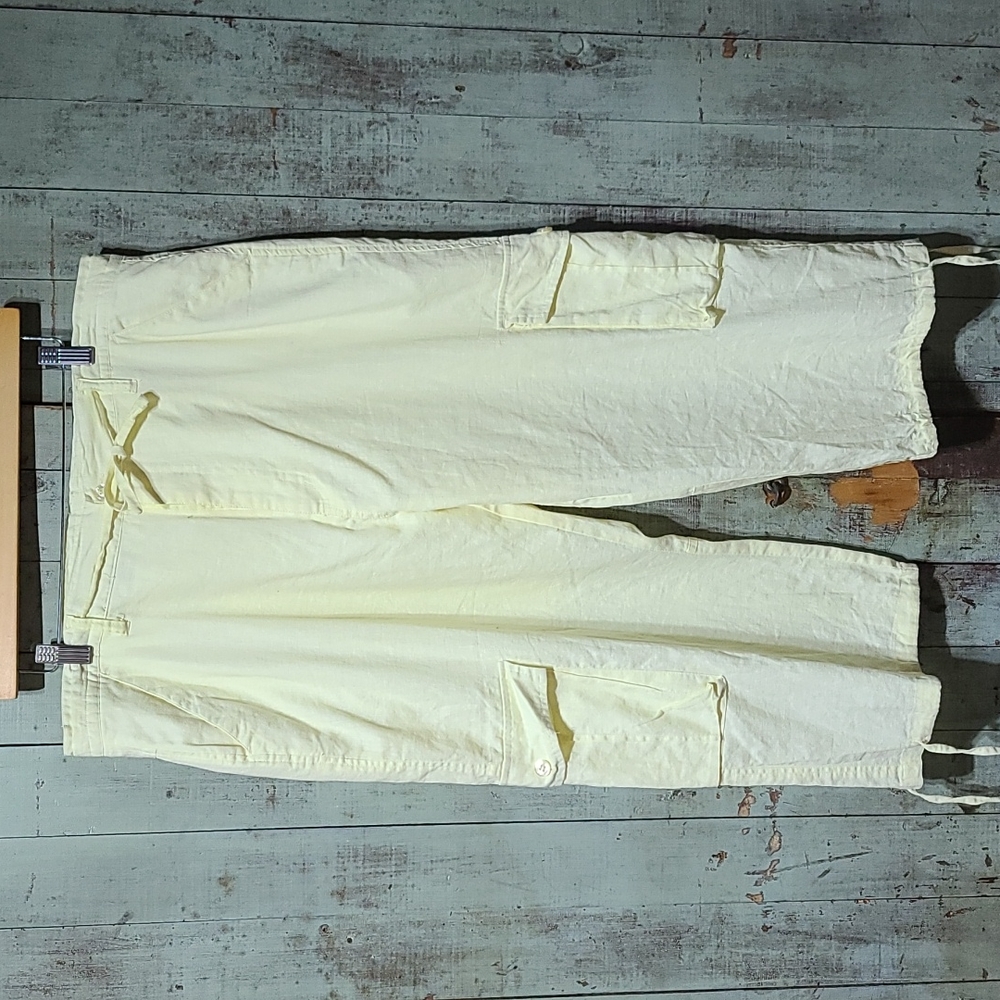 Live/Alive linen blend cargo crops